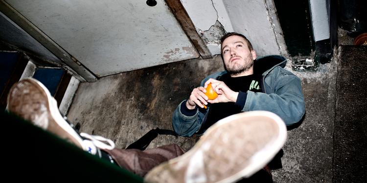 Himmelvendt. Men med benene først. Jacob Skyggebjerg går nye veje i sin kollektive påskefortælling. Joachim Adrian (Arkivfoto)