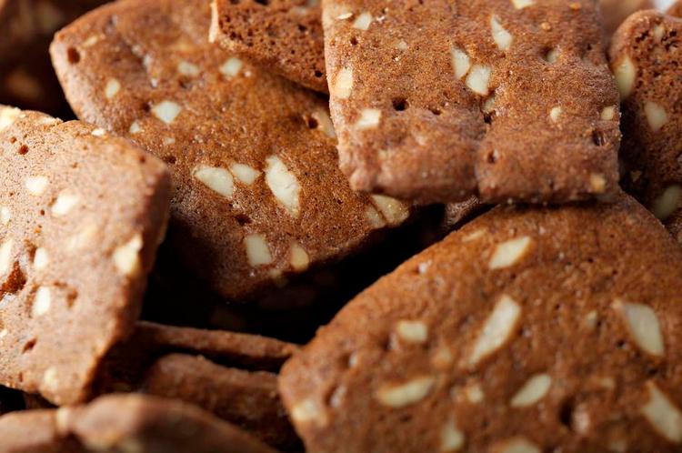 Sprød. Hjemmebagte brunkager skal være sprøde og smage af krydderier. Rune Pedersen