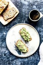 solidt. Boghvedebrødet er glutenfrit og fyldt med frø, nødder og revede grøntsager. Ditte Ingemann