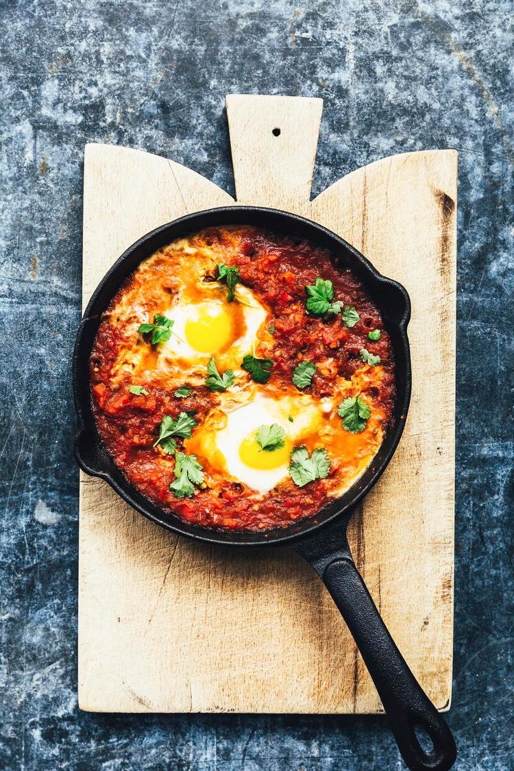 Hvis du synes, at den indiske ret lyder lige lovlig stærk, kan du udelade chilisaucen. 