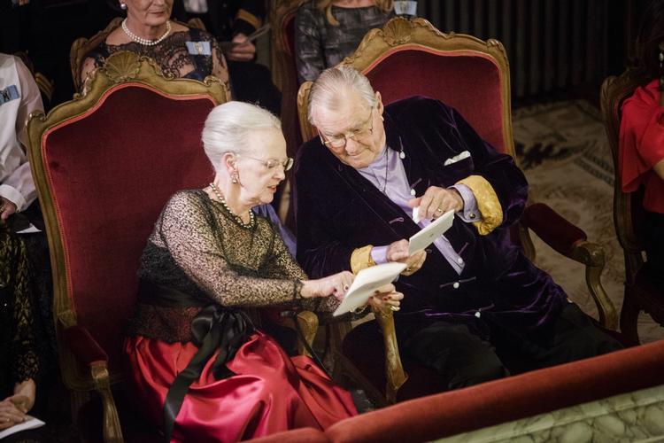 Kongelige. Selv om prinsgemalen går på pension skal han have den samme apanage som hidtil. 