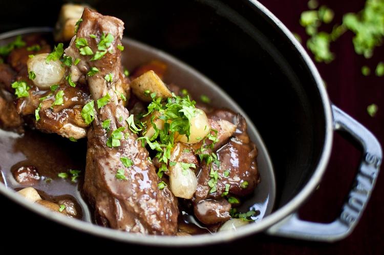 Fransk. Kogebogen er klassisk i sin opbygning og kammer ikke over i gastro-porno. Foto: Flemming Lyng