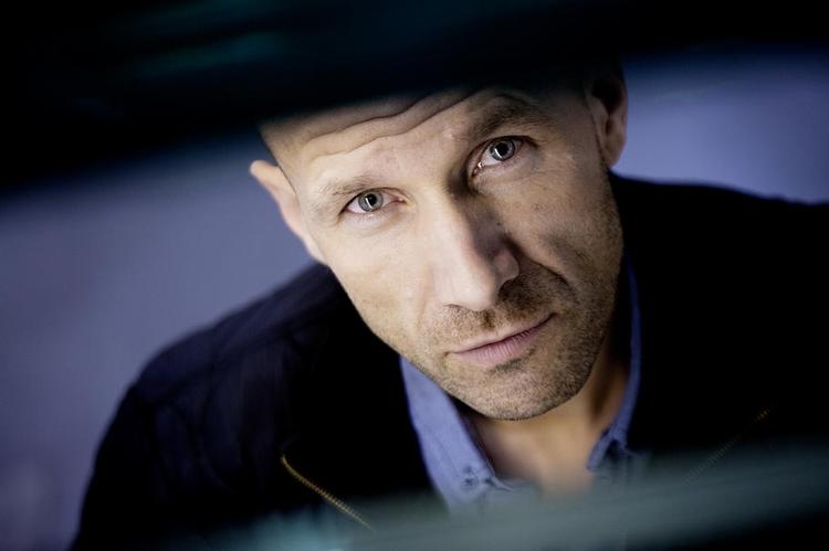 Journalist og historiker Adam Holm er aktuel med bogen 'Endestation Europa', hvor han har talt med 10 europæiske intellektuelle om et Europa i krise. Hør ham i samtale med den franske ambassadør, François Zimeray og tidligere chefredaktør på Politiken, Bo Lidegaard i denne Politiken Live Podcast. 