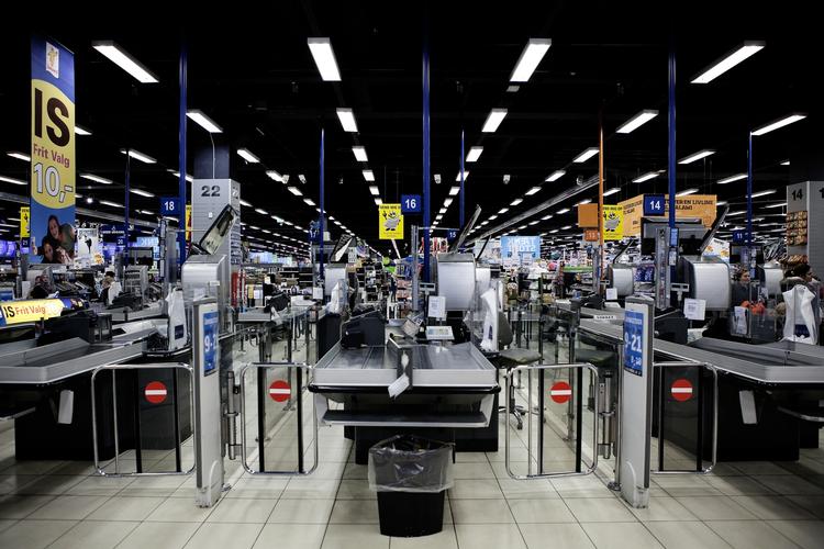 Dansk Supermarked har indført døgnlange åbningstider i seks forskellige supermarkeder landet over. Men bar fordi muligheden er der, får det ikke danskerne til pludselig at handle om natten, vurderer forbrugsekspert. 