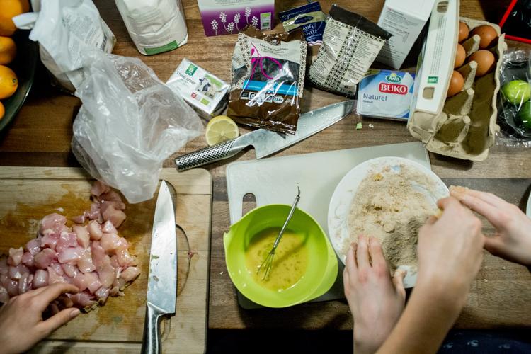 Kreativt. Det kan være overraskende sjovt at lave ryd-fryseren-inden-den-skal-afises-middag. Janus Engel (arkiv)/POLFOTO