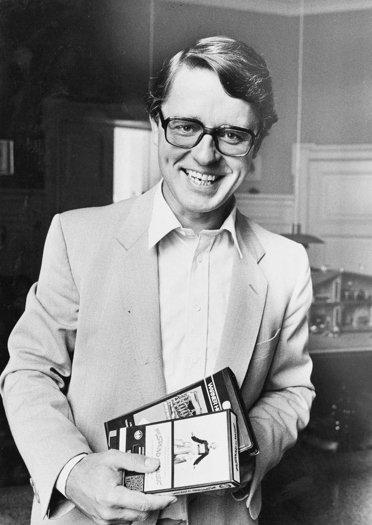 Nye tider. En dag ringede Bent Fabricius-Bjerre og sagde: Det er kommet noget, der hedder video. Derefter byggede Johan Schlüter en stor forretning op omkring filmrettigheder. Arkivfoto: Erik Gleie Erik Gleie (arkiv)