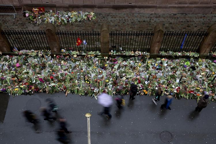 dobbeltdrab.Terrorangrebet mod Krudtønden og Synagogen i København i februar sidste år kostede to mennesker livet. Blandt andet den jødiske vagtmand Dan Uzan her ved synagogen. 