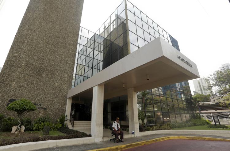 læk. Det er lækagen af 11,5 millioner dokumenter fra advokatfirmaet Mossack Fonseca i Panama, som har fået skattemyndigheder over hele verden til at undersøge, om der er noget at komme efter i deres lande. Arnulfo Franco/AP