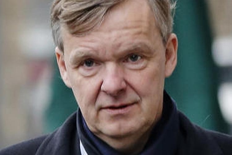 Ekstra Bladets chefredaktør, Poul Madsen, har måttet svare på spørgsmål om stor EU-sag. 