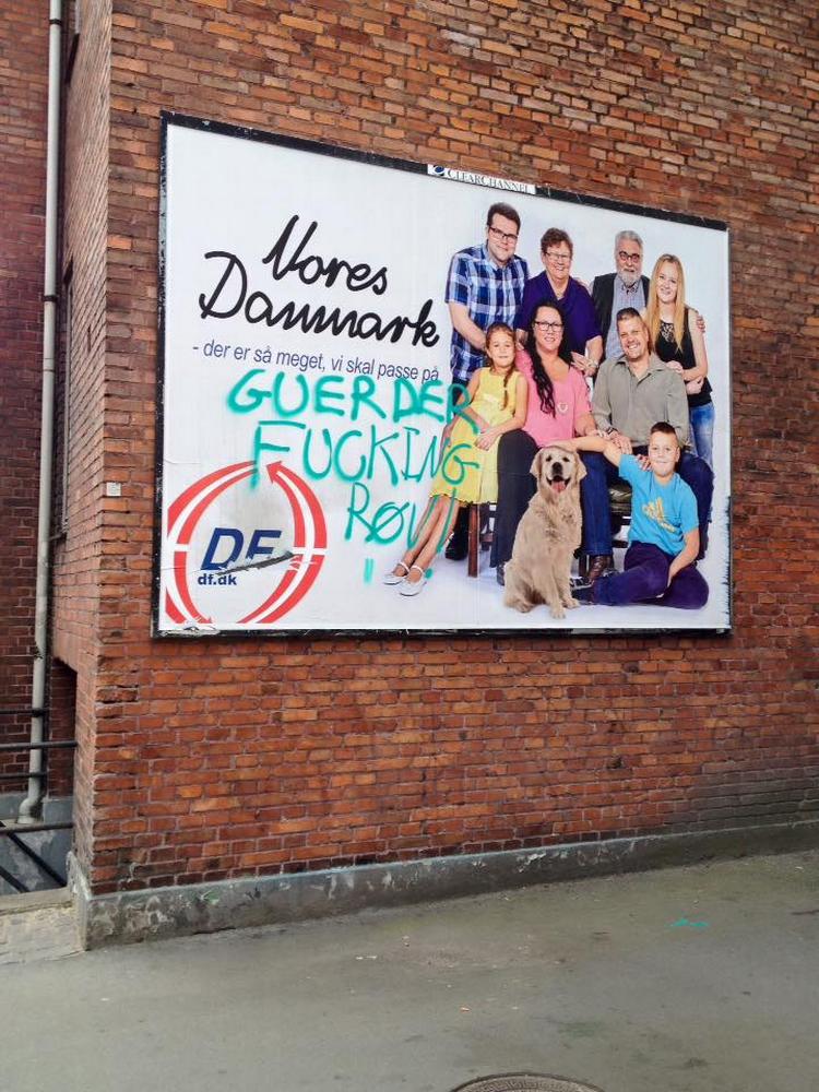 Modstrøm. Dansk Folkeparti dominerer for tiden bybilledet med budskabet 'Vores Danmark - der er så meget, vi skal passe på'. Det har affødt en del modreaktioner. Her er en af de mere impulsive af slagsen. 