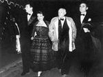 Feministisk kunstner beskylder Picasso  for at være kvindehader. Her er den verdensberømte kunster fotograferet ved Cannes Film Festival i 1953 sammen med Vera Clouzot, Yves Montand og Georges-Henri Clouzot /AP