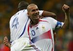 legende. Sympatiske og rolige Zinedine Zidane har leveret nogle af fodboldhistoriens smukkeste øjeblikke, men franskmandens temperament har også ført til uheldige nedsmeltninger under kampe. JASPER JUINEN (arkiv)/AP