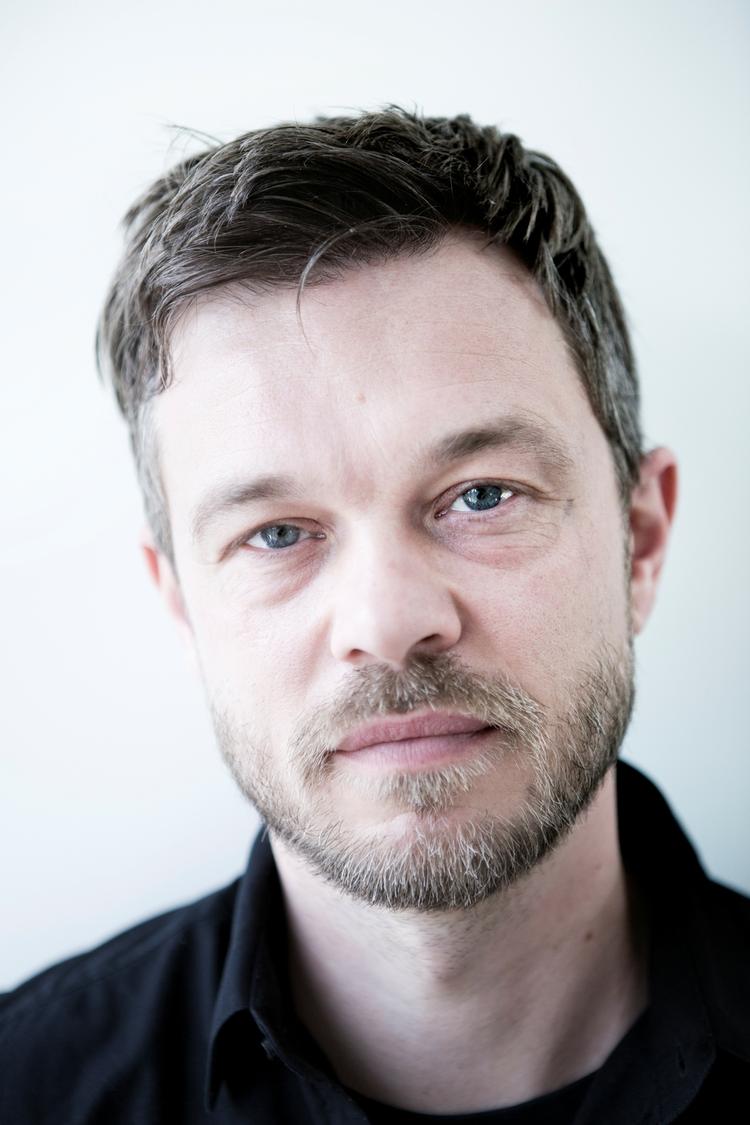 To. Den svære 2'er, men ikke for Bugge Kold, der leverer en indlevende roman. 