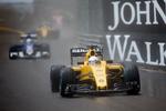 Regnvejr. Vejret gav Kevin Magnussen og de andre kørere nogle udfordringer i Monaco. 