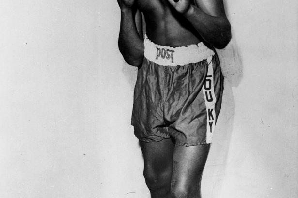 Cassius Clay her fotograferet i 1954 - endnu inden han udviklede sine berømte dansende fodtrin. Han blev født 17. januar, konverterede til Islam og tog navnet Muhammad Ali i 1965. 