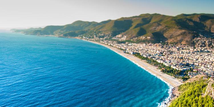 Tyrkiet, her er det Alanya, er ikke længere helt så populær blandt danskerne. Derfor er det her, nogle af de billigste rejser kan fås lige nu. C.J. Romas/istockphoto.com/CJ_Romas