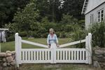 Afslag. 61-årige Ingrid Heintz fik lidt af et chok, da hendes bank sagde nej til at låne hende en lille million til at renovere stuehuset på hendes landejendoms Falkenhøjgård mellem Birkerød og Allerød. DALSGAARD MIRIAM/POLFOTO