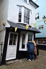 Den lille Queen Charlotte Street tæt ved slottet. Foto: Kristoffer Flakstad