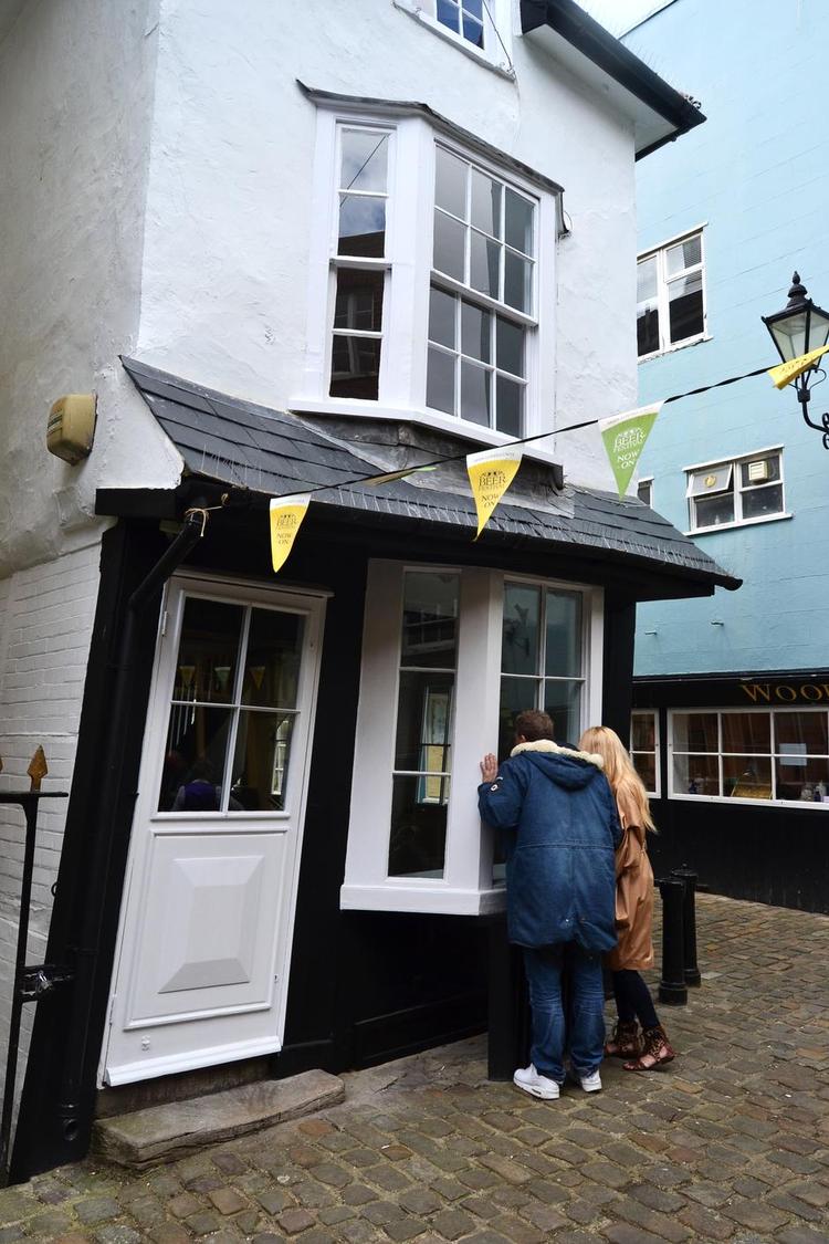 Den lille Queen Charlotte Street tæt ved slottet. Foto: Kristoffer Flakstad