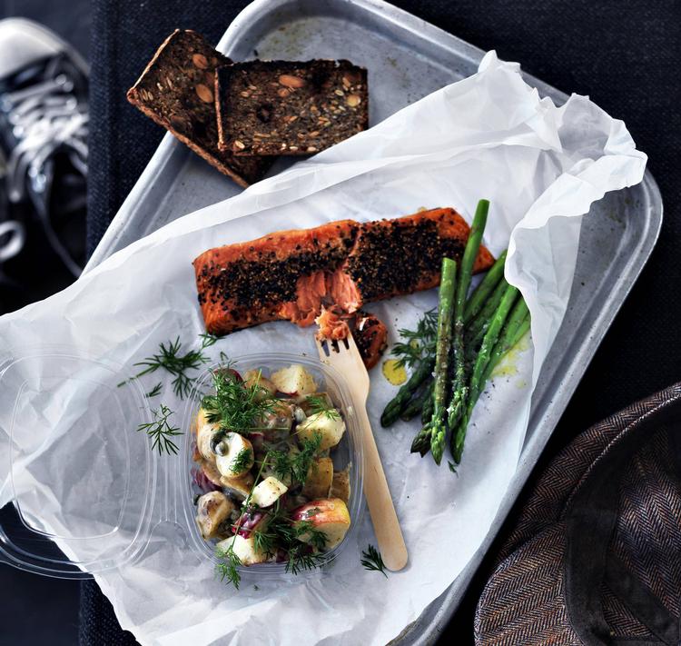 Blandingen af kartoffel, æble, asparges og laks fungerer særdeles godt, hvis man spørger Carsten Kyster. Columbus Leth