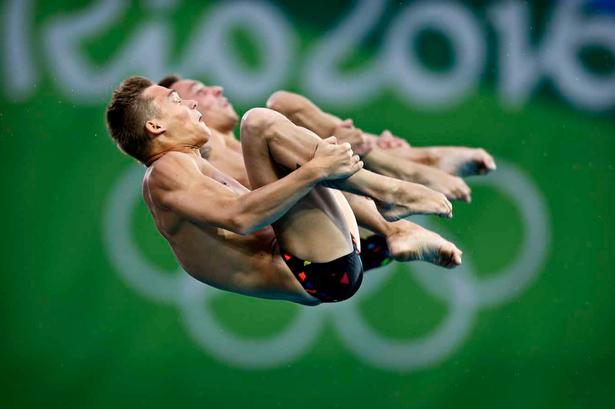 10 meter synkronudspring for herrer. Ruslands Viktor Minibaev og Nikita Shleikher. 