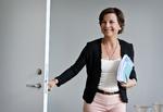 Fungerende sundhedsminister, Karen Ellemann (V), kalder tankerne i forslaget fra lægerne og foreningerne »interessante«, er hun ikke indstillet på åbne den politiske aftale. 