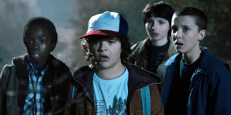 Særligt i anden sæson af hitserien 'Stranger Things' bliver der røget meget.  