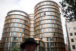 Bjerg. Axel Towers facade af kobber og zink og de runde former leder tankerne hen på et bjerg, klipper eller noget andet mægtigt i naturen. Og det er ikke helt forkert, siger arkitekt Lene Tranberg, som netop har prøvet at ramme noget organisk. 