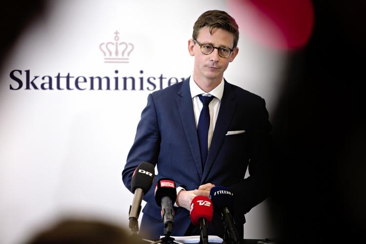 Uforståeligt. Skatteminister Karsten Lauritzen kan ikke forstå, at ingen i Skat har opdaget, hvad der foregik. 