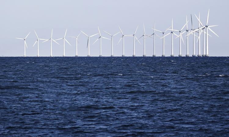 Havvindmøller. Regeringen afviser fortsat et bud fra Vattenfall om kystnære vindmøller. Her ses havvindmøller ved Amager Strand i hovedstadsområdet. 