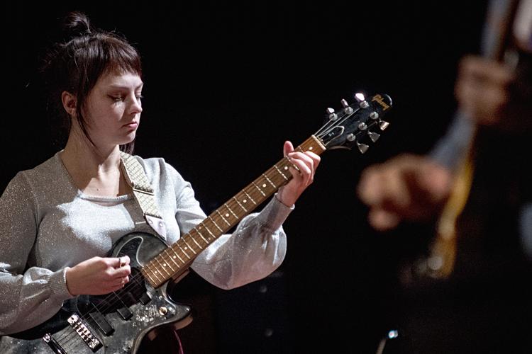 Englelyd. Angel Olsen sang, så englene sang med, men det var ikke altid nok. 