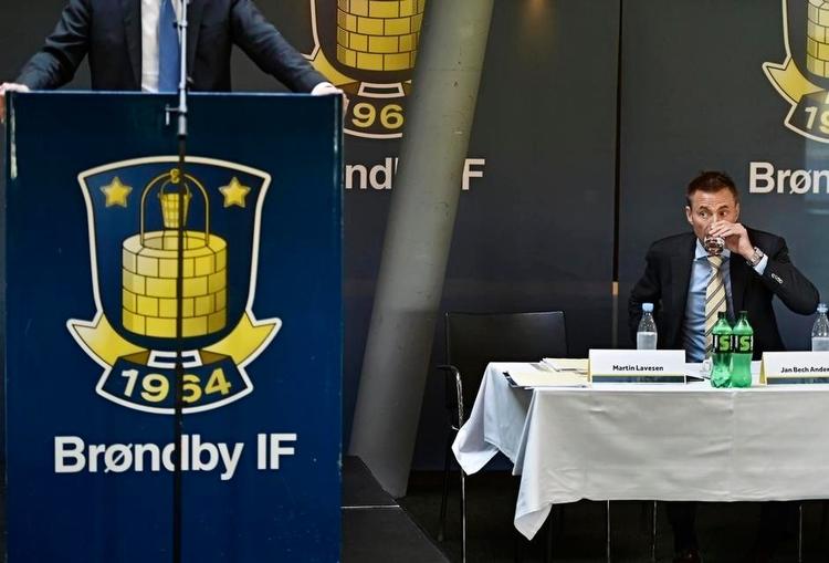 MÆCEN. Ud over at poste penge i Brøndby, blander Jan Bech Andersen sig også i debatten. For et halvt år siden skabte hans kritik på et fanforum under falsk navn klubben ud i et mindre kaos, der førte til træner Thomas Franksafgang. 