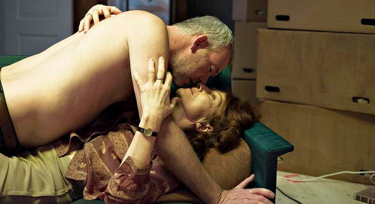 ungdommelig. Keld og Vibeke bytter villaen ud med papkasse romantik og nostalgi i deres gamle hybel. 
