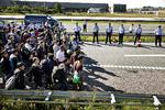 Hjemsendelsen af afviste asylansøgere er ikke altid let for politiet. Billedet stammer fra den store flygtningestrøm, som prægede Danmark og Europa i sommeren 2015.  