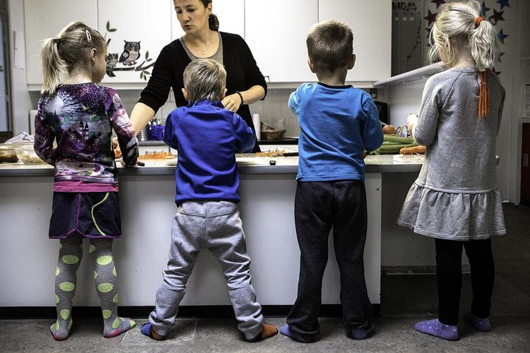 Der er stor kommunal forskel på hvor meget børnene vil mærke resultatet af finansloven i forhold til ekstra voksentid.
 