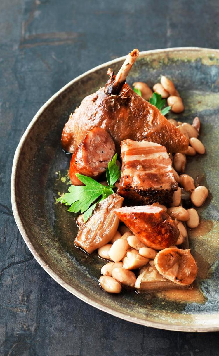 Cassoulet med bønner, pølse, gris og and er perfekt mad på en ruskende kold efterårsdag. Columbus Leth