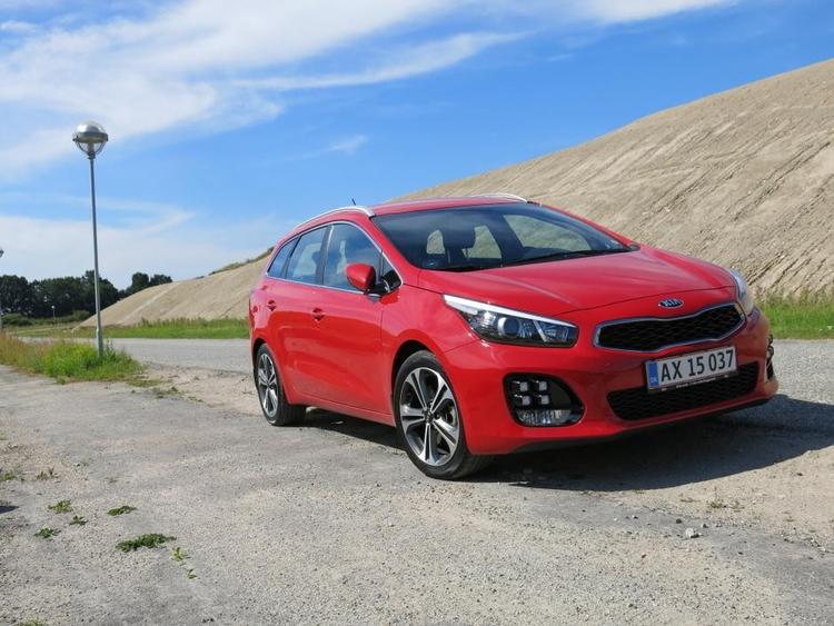 OPGRADERET. En ny benzinmotor gør det godt i Kia Ceed. Den er på kun 1,0 liter, men man savner aldrig kræfter. Foto: Allan Graubæk 