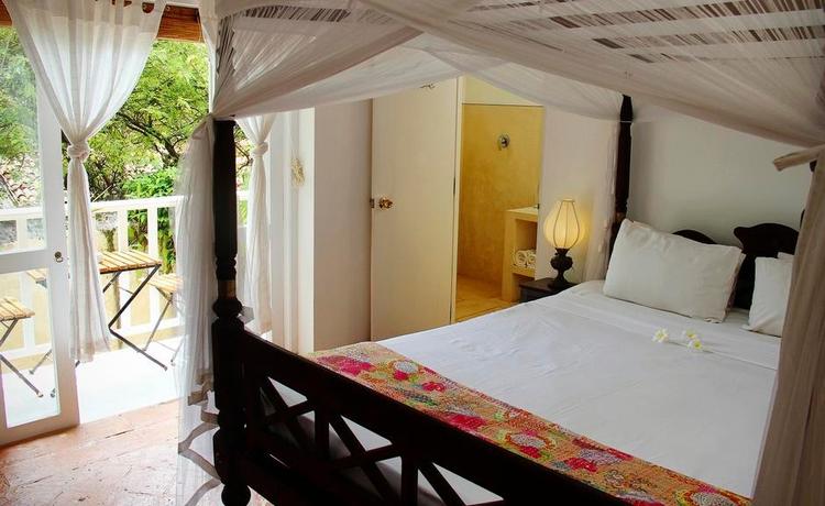 behageligt. De syv værelser på Mango House er udstyret enkelt og i godt design. Sengene har gode madrasser, og der er både aircon og vifte. 