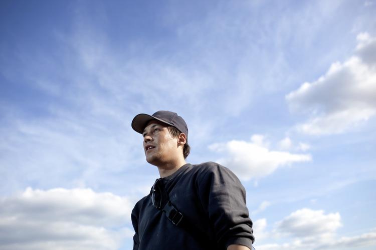 Daniel. Han var 32 år, dansk-grønlandsk og døde af en blanding af alkohol og stoffer på et torv i København. Fejl og misforståelser førte til, at hjælpen ikke nåede frem trods mange opkald til 114 og 112. 