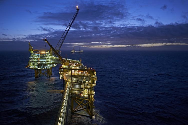 OLIE. En tredjedel af verdens olieresserver skal forblive i undergrunden, hvis målet om at begrænse den globale opvarmning til to grader skal nås. 