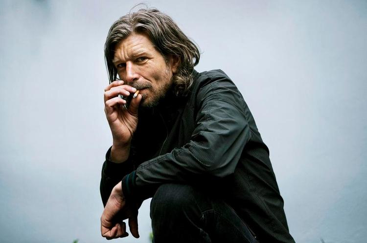 Natteravn. Da Karl Ove Knausgård var yngre, stod han op kl. 18 og skrev løs indtil kl. 8 eller 9 om morgenen. 