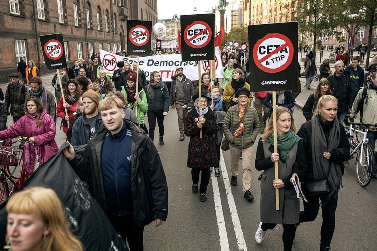 FRIHANDEL. De mange frihandelsaftaler er både elsket og hadet. 