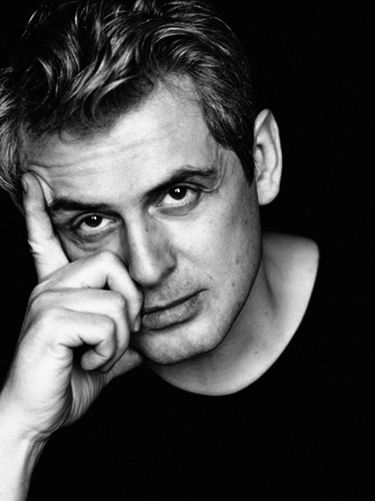 Alsidig. Dejan Cukic er en af de skuespillere, der har bevæget sig ubesværet mellem teatrets store format og tv og films lille 