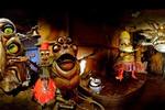 MONSTERKABINET i Berlin. Monsterkabinettet i Berlin er både et kunstmuseum/galleri og en slags forlystelse. Man bliver guidet igennem museet i mindre grupper. Undervejs møder man diverse. monsterligende skabninger – robotter – som interagerer med guiden og publikum. Læserfoto: Christina Jozefa Jensen 