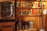 VODKAMUSEUM  i Rusland. Den russiske landsby Mandrogi fungerer som et frilandsmuseum, hvor der findes et museum for vodka og hjemmebrænding. I Rusland findes over 2.500 officielle vodkamærker, og museet har dem alle sammen. Museet viser udstyr til hjemmebrænding, som omfatter alt fra simple kogeapparater til store destillationskolonner. Læserfoto: Niels Erik Andersson, Odense 