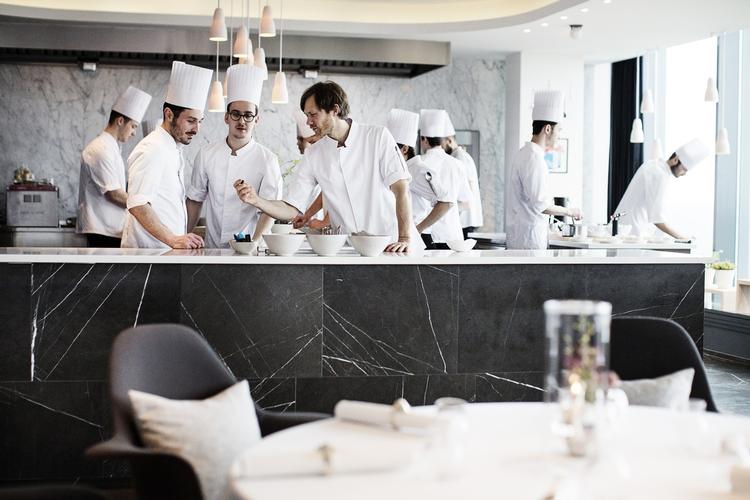 Sur smiley. Geranium er Danmarks eneste trestjernede michelinrestaurant, men fik bundkarakter af Fødevarestyrelsen. 