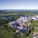 Luftfoto. Holmegaard set fra oven. 