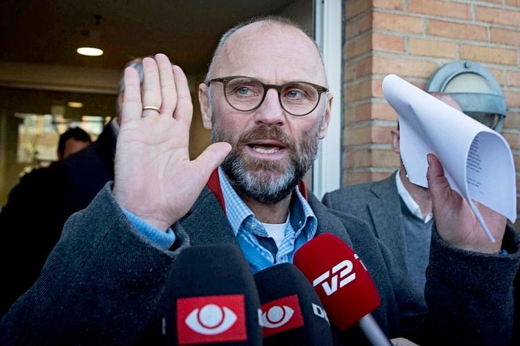 Fængselsstraf. Se og Hørs tidligere chefredaktør Henrik Qvortrup skal afsone 3 måneder af sin fængsels straf på i alt 15 måneder. Han har endnu ikke afgjort, om han vil anke dommen. 