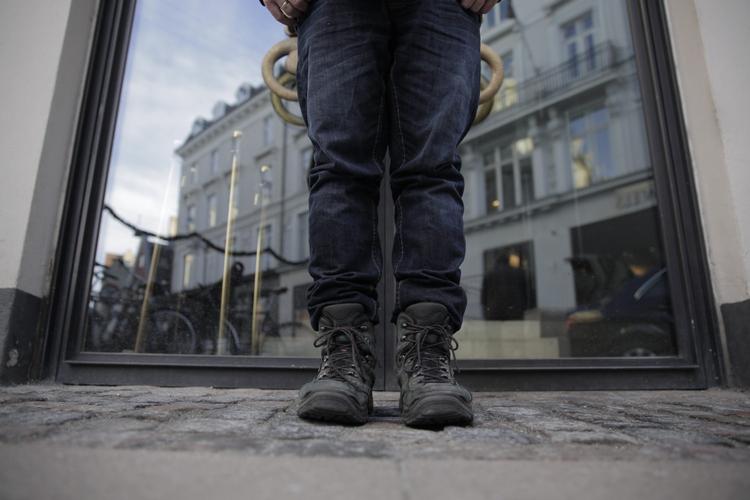 AFVIST. Journalist Per Munch har ligesom sangeren Karl William prøvet den svidende fornemmelse af ikke at være god nok. Støvlerne måtte ikke komme ind på champagnebar nær Kgs. Nytorv. 