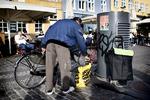 PANT Københavnerne har i høj grad vænnet sig til billede, at hjemløse migranter, som samler flasker i Københavs gader. På dette arkivfoto i Nyhavn. 